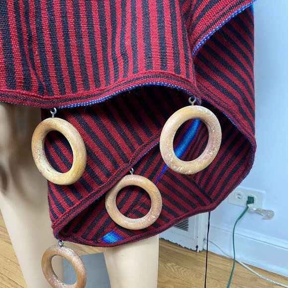Vtg Handmade Bolivian Wool Poncho Blanket Weight Wood Rings Red Black Striped - Picture 5 of 9